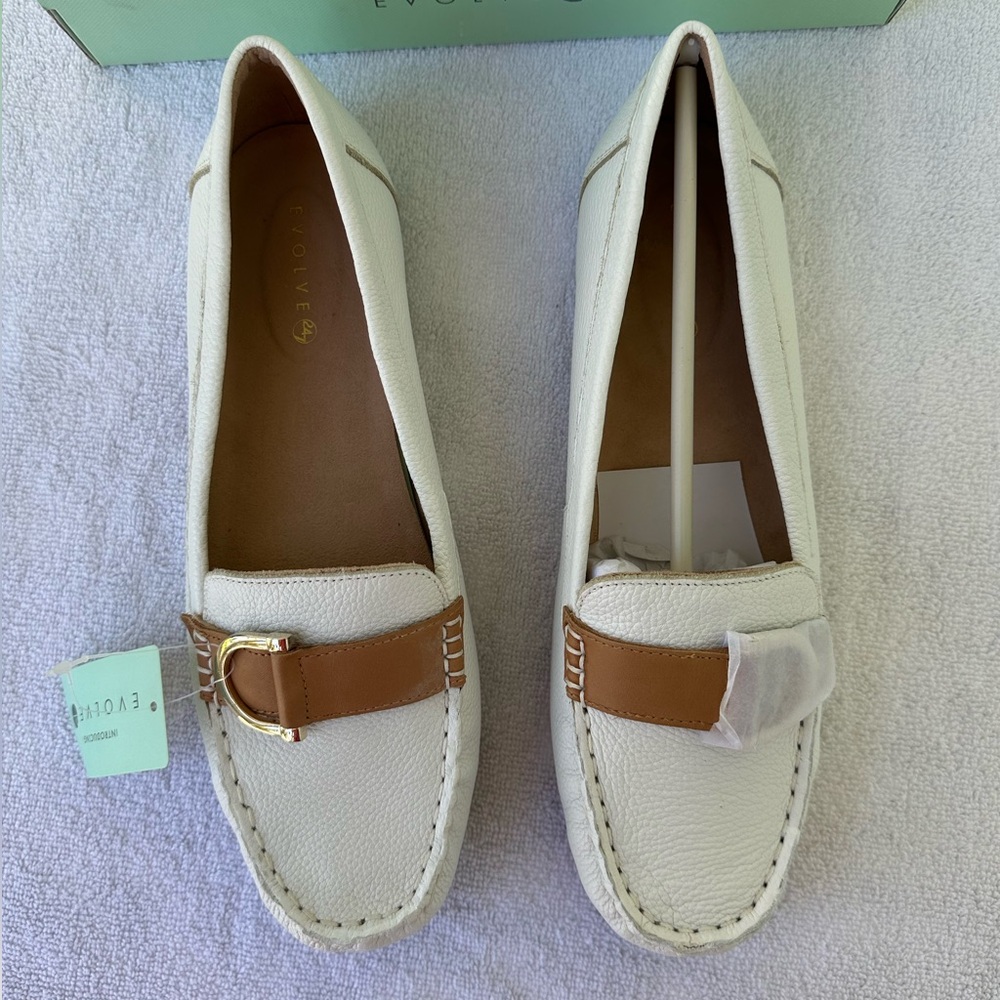 REVOLVE Women's White and Tan Loafers